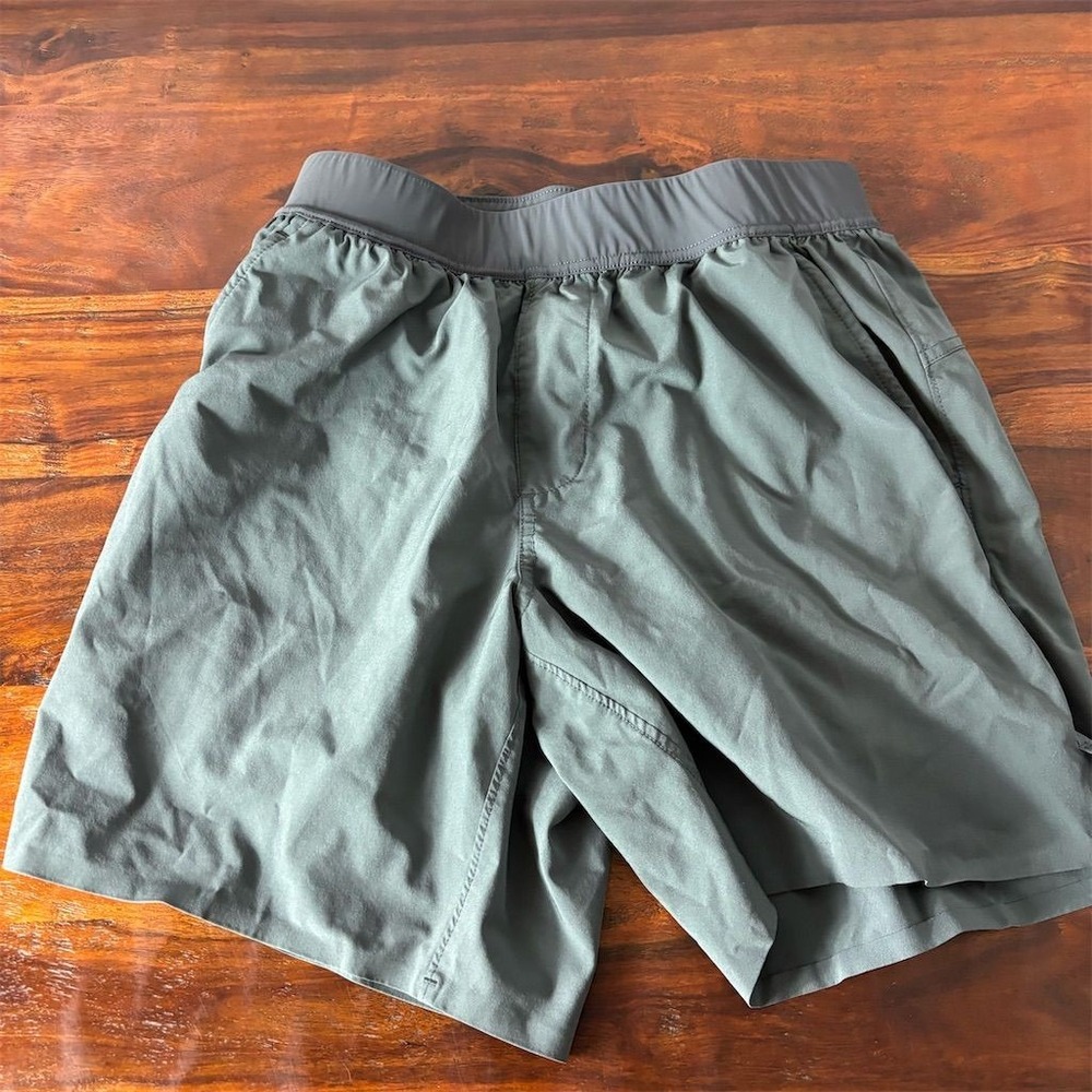 True Classic Men's Gray Active‎ Shorts Size S Athletic Running Training